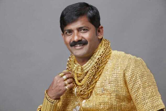 เศรษฐีเงินกู้ชาวอินเดีย เจ้าของเสื้อทองคำ